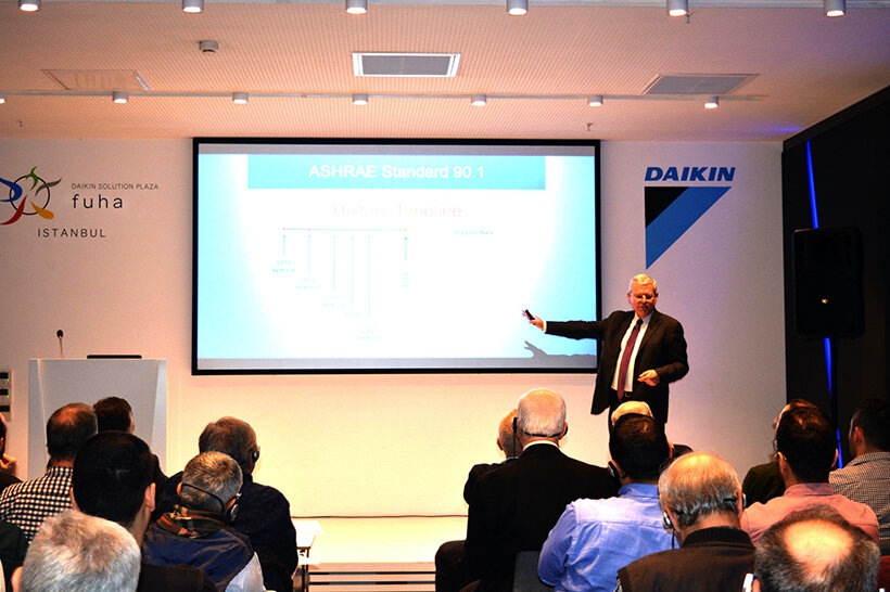 FUHA İSTANBUL UZMAN GÜNLERİ'NİN MART AYI KONUŞMACISI RONALD E. JARNAGIN OLDU