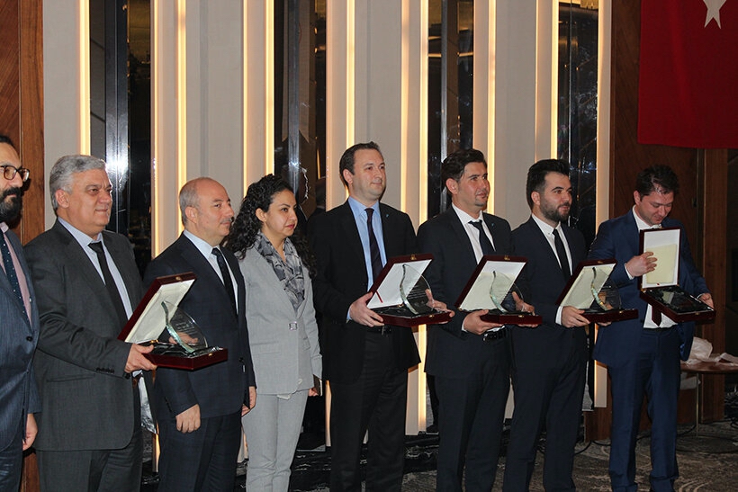 19'UNCU OZON PANELİNDE DAIKIN'E TEŞEKKÜR PLAKETİ