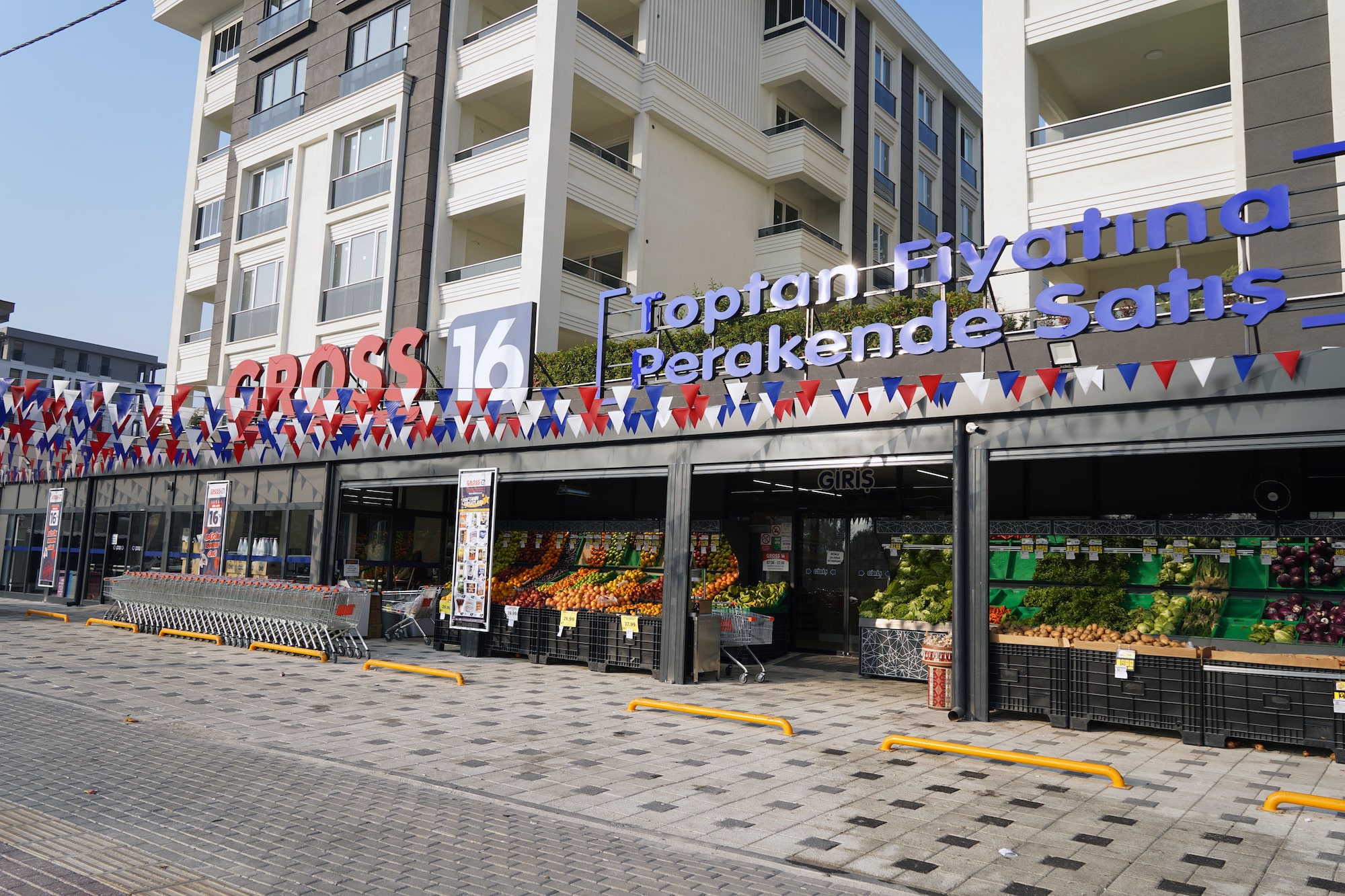 KAYAPA GROSS 16 MARKET, DAIKIN ÇÖZÜMLERİYLE ENERJİ VERİMLİLİĞİNİ ARTIRIYOR